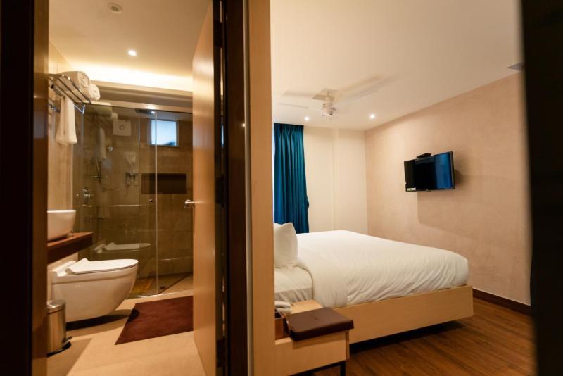 Hotel Ocean Blue 비사카파트남 외부 사진